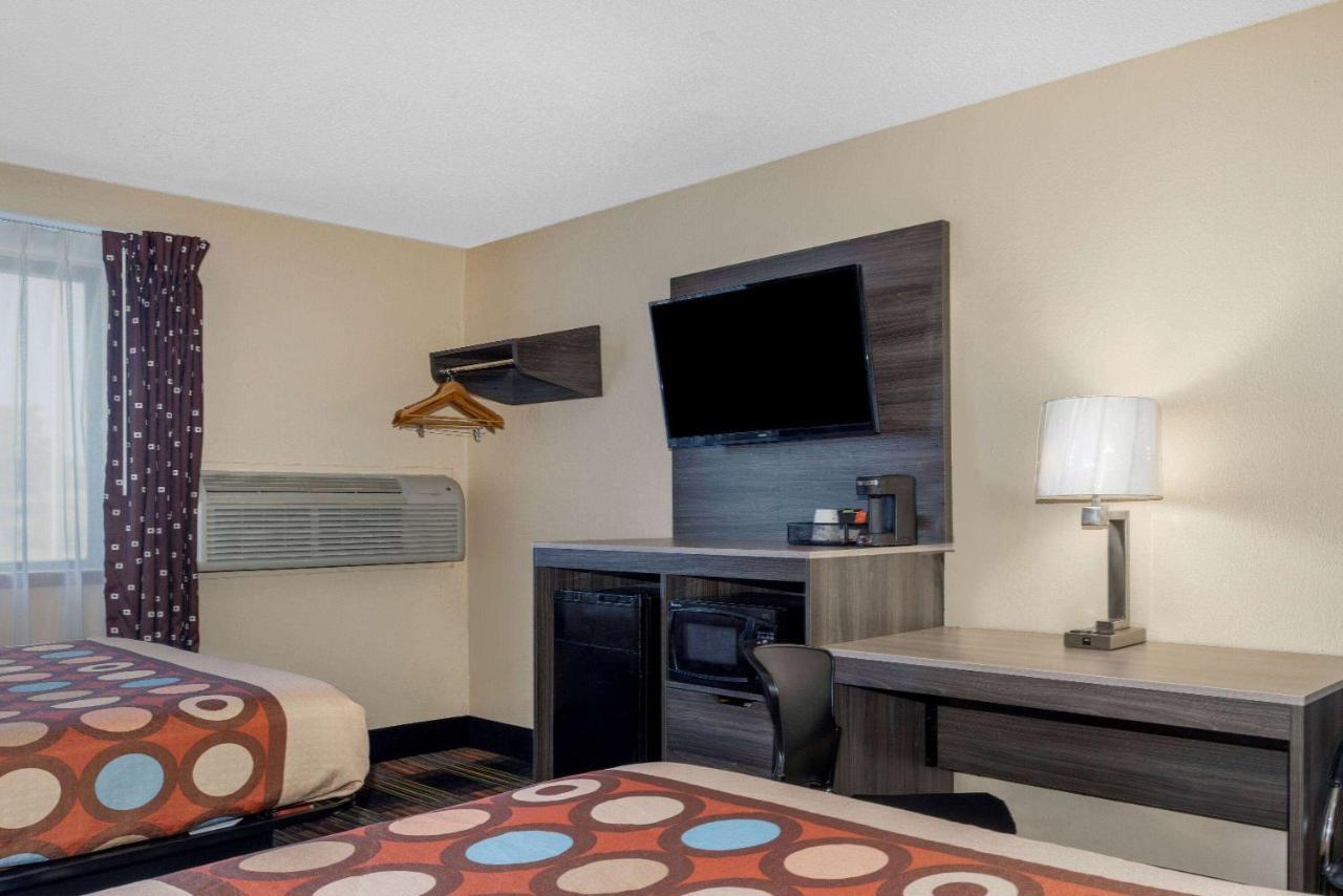 Super 8 By Wyndham Kansas City At Barry Road/Airport Exterior foto