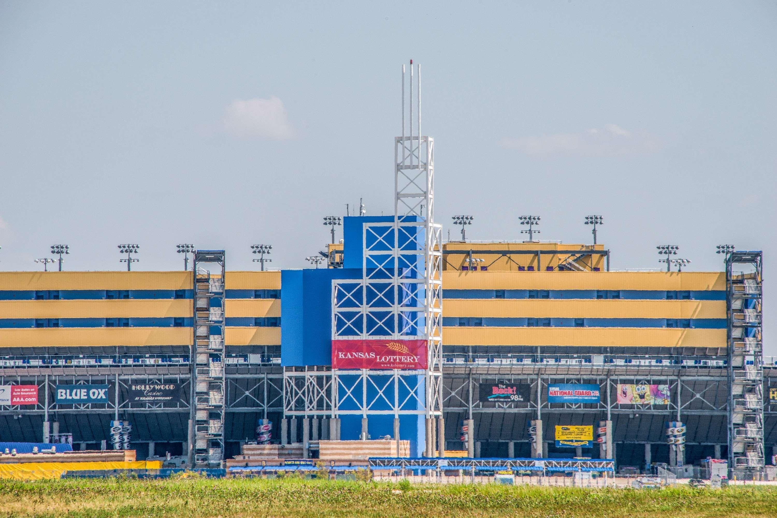 Super 8 By Wyndham Kansas City At Barry Road/Airport Exterior foto
