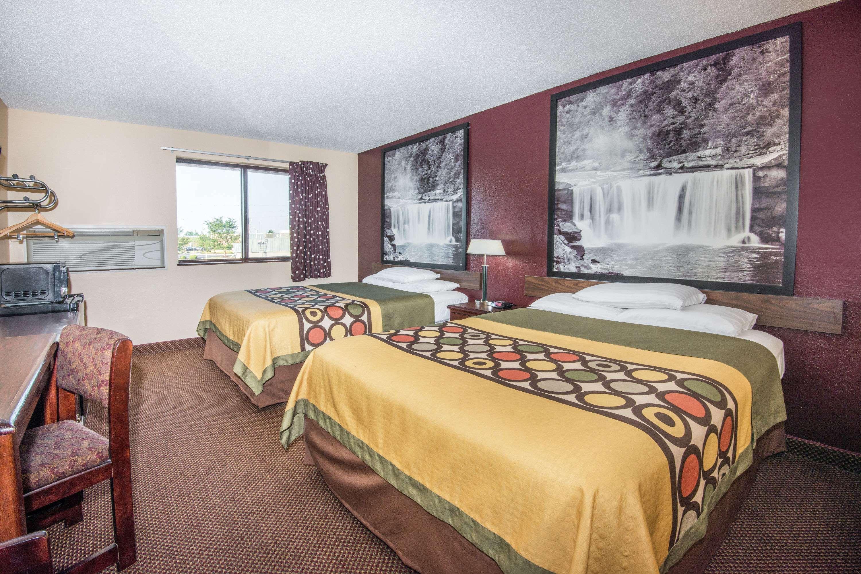 Super 8 By Wyndham Kansas City At Barry Road/Airport Exterior foto