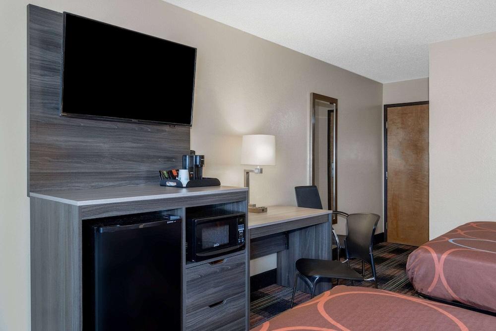 Super 8 By Wyndham Kansas City At Barry Road/Airport Exterior foto