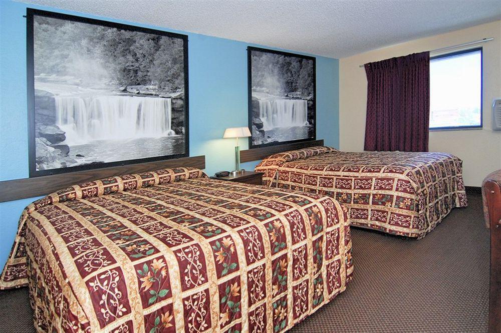 Super 8 By Wyndham Kansas City At Barry Road/Airport Exterior foto